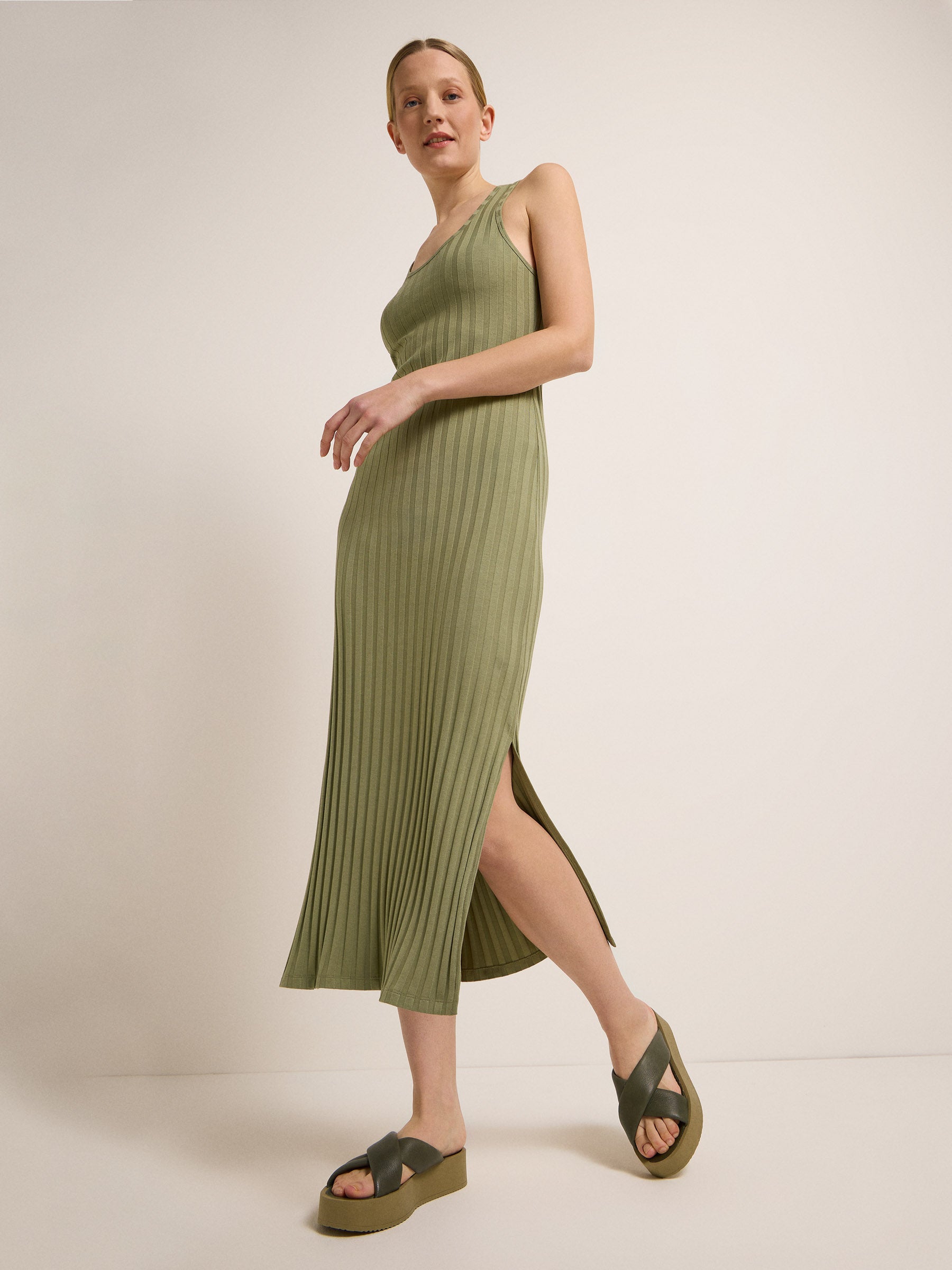 Maxi dress in ribbed look