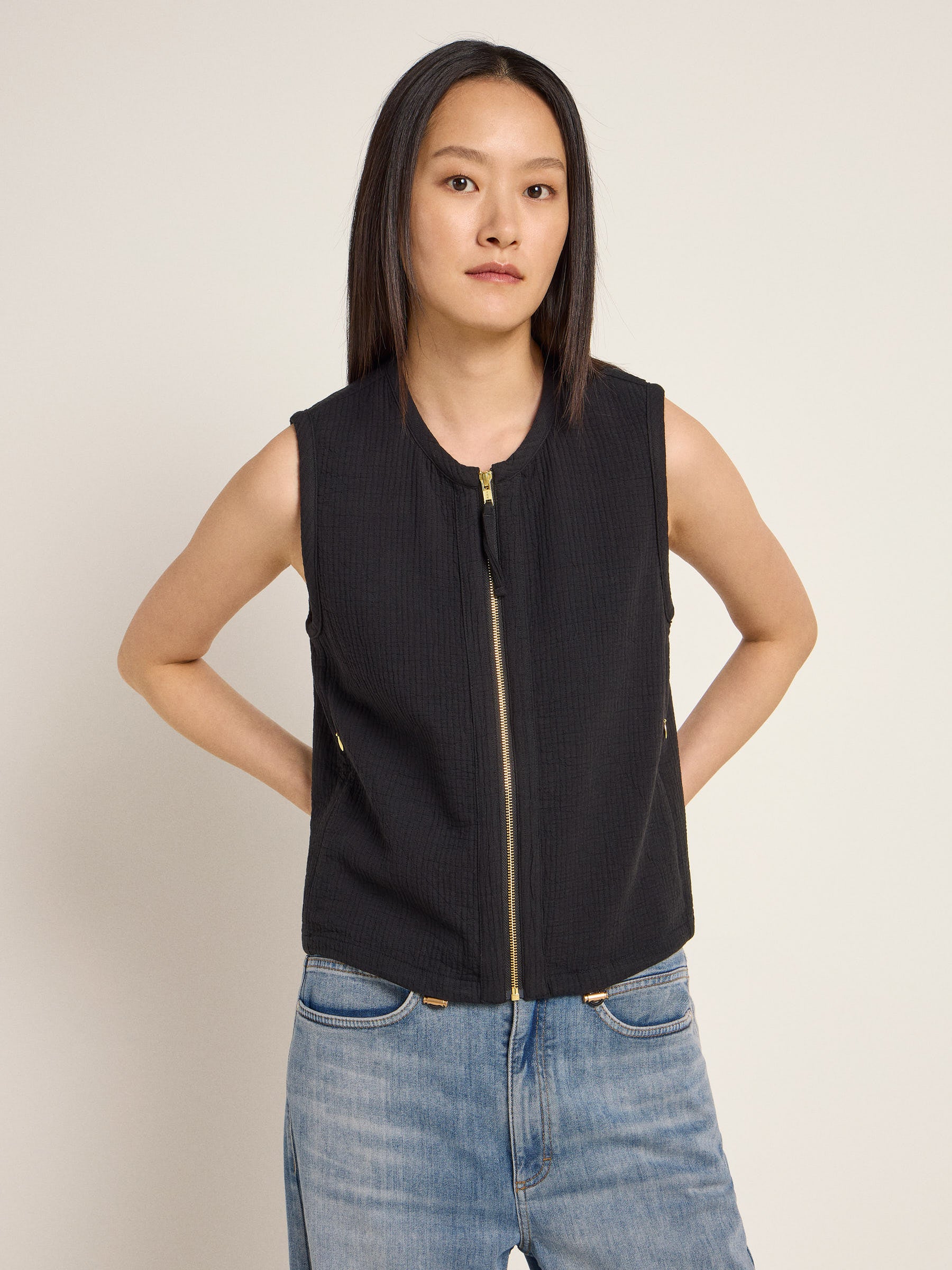 vest (OCS) made of organic cotton